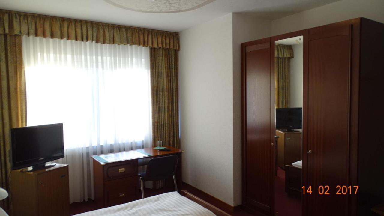 Bed & Breakfast Hotel Helga Hein Dusseldorf Bagian luar foto